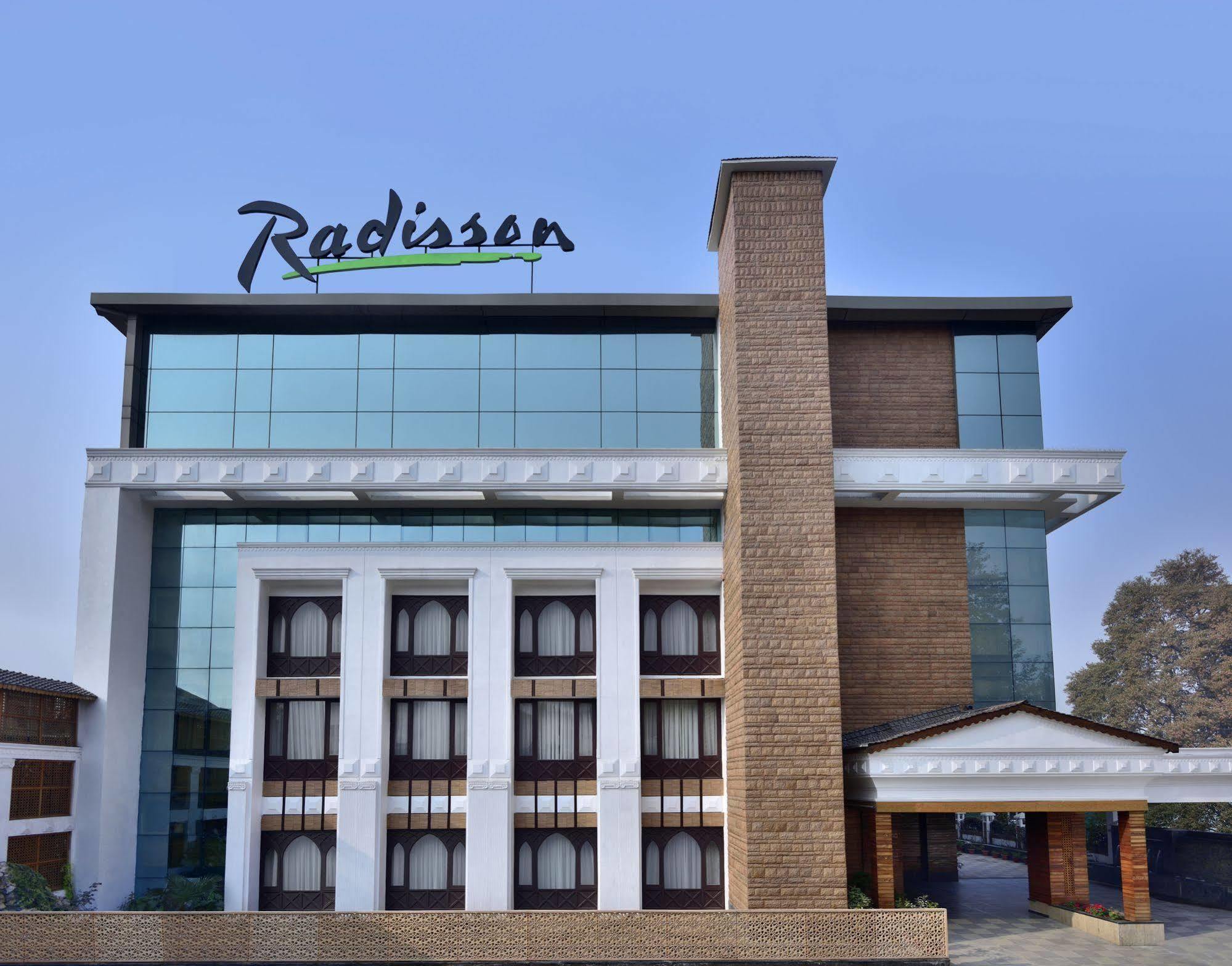 Hôtel Radisson Srinagar Extérieur photo